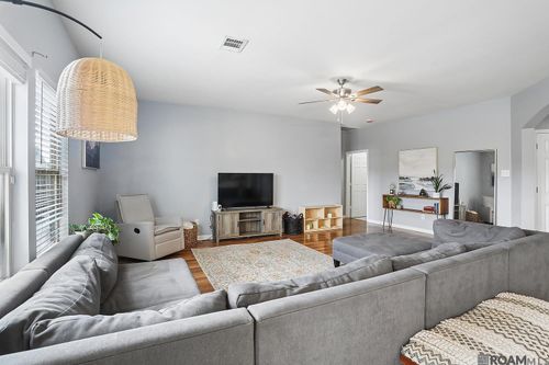 13019 Vermillion Dr, Denham Springs, LA, 70726-7336 | Card Image