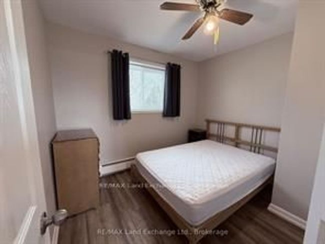 UPPER - 433 Broadway St, Home with 3 bedrooms, 1 bathrooms and 4 parking in Kincardine ON | Image 12