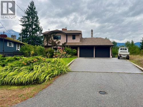 210 Nw 10th Ave, Nakusp, BC, V0G1R1 | Card Image