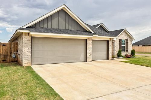 7316 Elaine St, Yukon, OK, 73099-8990 | Card Image