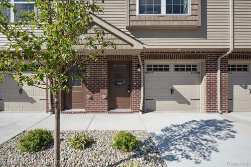 1691 Pinecroft Ln, Howell, MI, 48855-7802 | Card Image