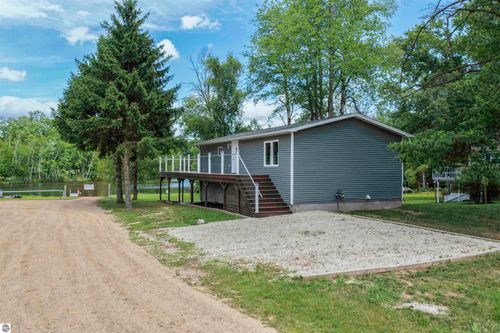 6820 W Shore Dr, Weidman, MI, 48893-8775 | Card Image