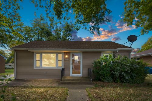 1040 W South St, Bradley, IL, 60915-2636 | Card Image