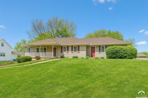 915 Walnut St, Valley Falls, KS, 66088-1239 | Card Image