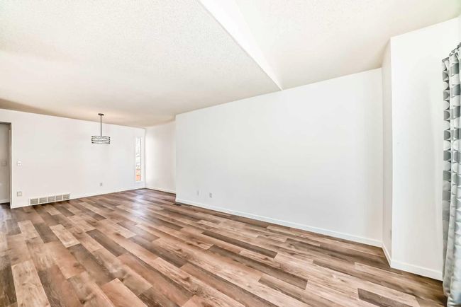 207 Coachway Rd Sw, House other with 3 bedrooms, 3 bathrooms and 2 parking in Calgary AB | Image 17