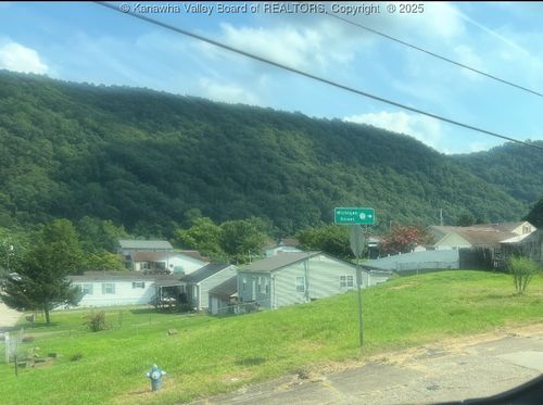 123 Lincoln Ave, Belle, WV, 25015-1915 | Card Image