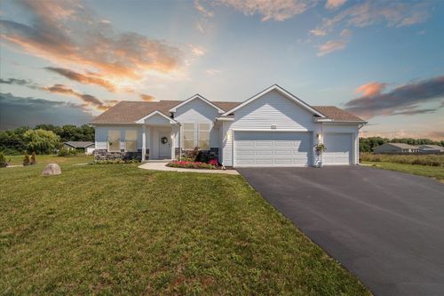 N4104 Country Club Dr, Brodhead, WI, 53520-9669 | Card Image
