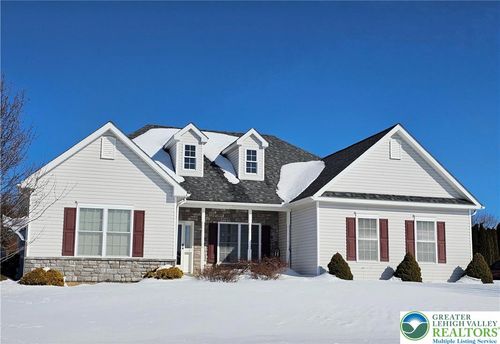 118 E 1st St, WIND GAP, PA, 18091-1601 | Card Image