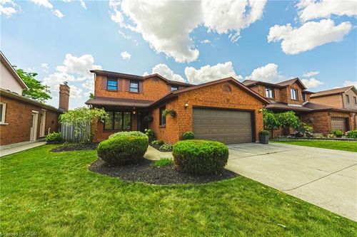 39 Parkwood Cres, Hamilton, ON, L8V4Z9 | Card Image