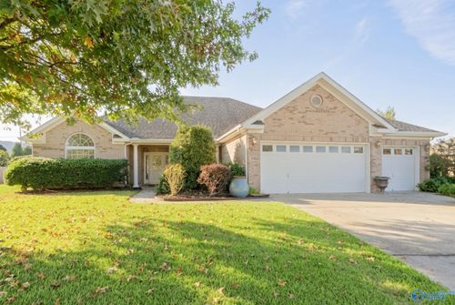7002 Freedom Park Cir Se, Owens Cross Roads, AL, 35763-9198 | Card Image