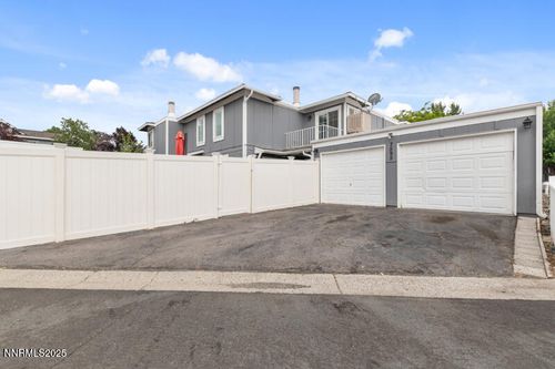 7595 Cumberland Cir, Reno, NV, 89511-1359 | Card Image