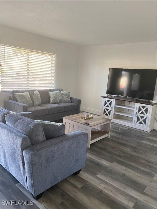 apt-h1-4617 Bayshore Dr, NAPLES, FL, 34112-4349 | Card Image