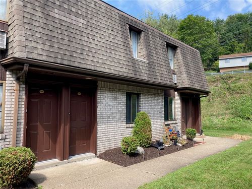 206-200 Kellywood Mnr, New Kensington, PA, 15068 | Card Image