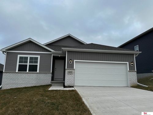 8825 S 185th St, Omaha, NE, 68136-5601 | Card Image