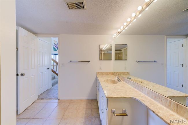 Main level full bath | Image 25