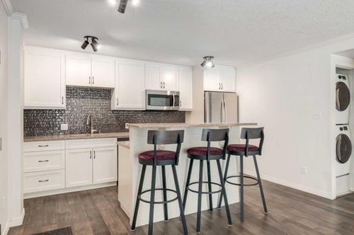 102-126 24 Ave Sw, Calgary, AB, T2S0J9 | Card Image