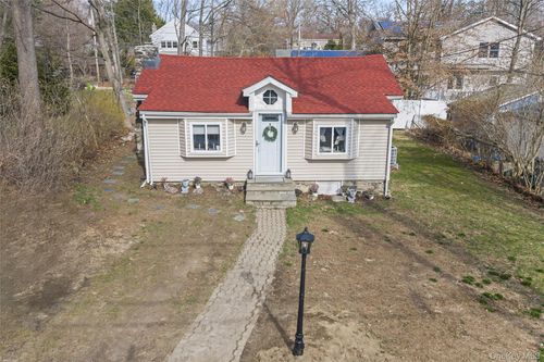 32 Forest Ln, Yorktown Heights, NY, 10598-6508 | Card Image
