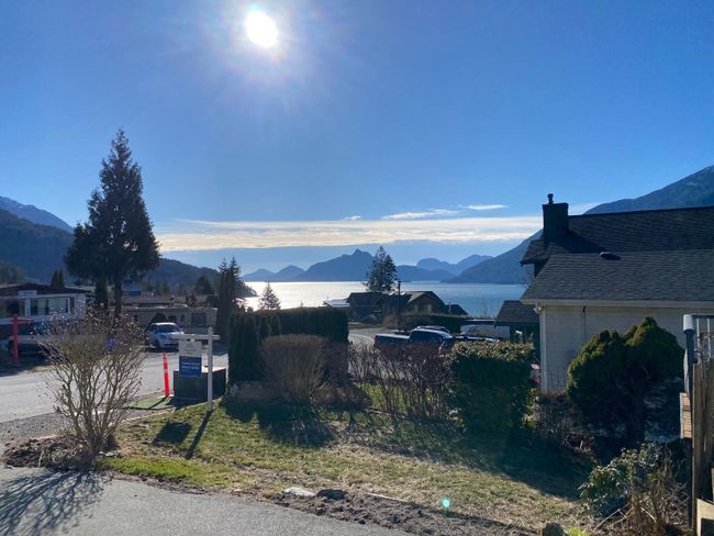 734 Upper Crescent, House other with 3 bedrooms, 2 bathrooms and 2 parking in Britannia Beach BC | Image 10
