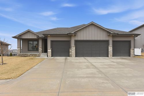 17122 Potter St, Bennington, NE, 68007-1678 | Card Image