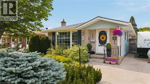 89 Geneva Cres, Kitchener, ON, N2E1M8 | Card Image
