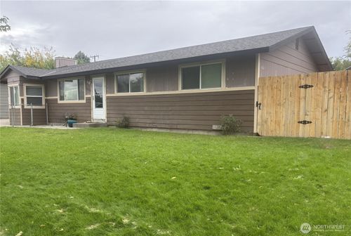 1213 12th St, Benton City, WA, 99320-8511 | Card Image