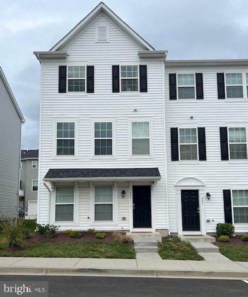 447 Pemberton Park Ln, FREDERICK, MD, 21703-4901 | Card Image