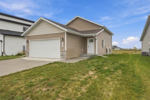 7691 Cub Creek Way, Horace, ND, 58047-5527 | Card Image