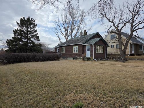 604 3rd Ave Nw, Swift Current, SK, S9H0S9 | Card Image