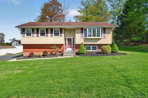 10 Termasen Dr, Stony Point, NY, 10980-1016 | Card Image