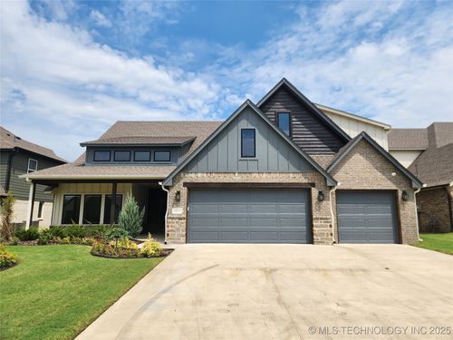 7204 E Oakland St, Broken Arrow, OK, 74014-2556 | Card Image