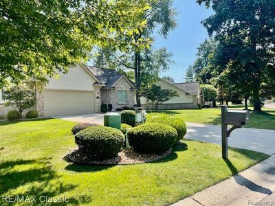 15428 Winchester Drive, Condo with 2 bedrooms, 2 bathrooms and null parking in Northville Twp MI | Image 2