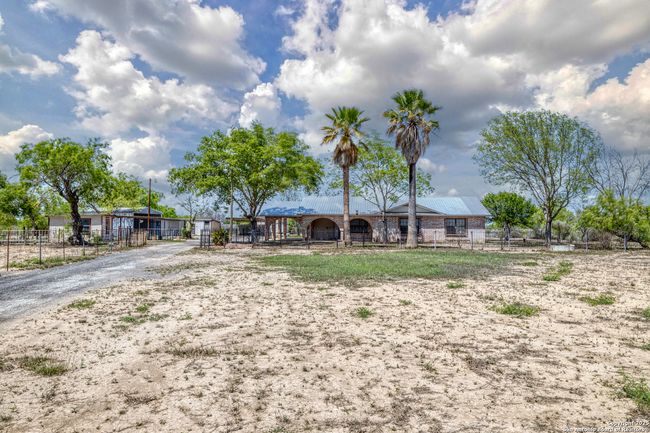 1390 Windmill Rd, House other with 2 bedrooms, 2 bathrooms and null parking in Uvalde TX | Image 29