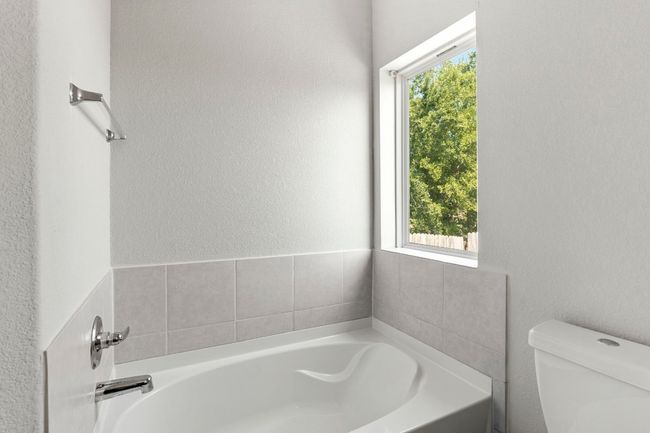 Nice light with big picture window. | Image 18