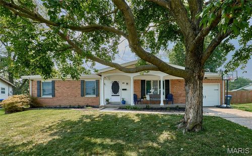 21 Saali Dr, O Fallon, MO, 63366-2745 | Card Image