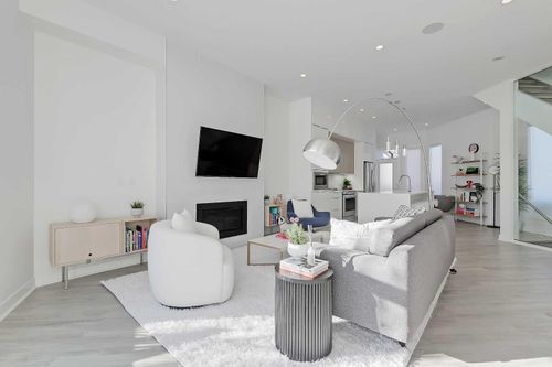 454 15 Ave Ne, Calgary, AB, T2E4Z8 | Card Image