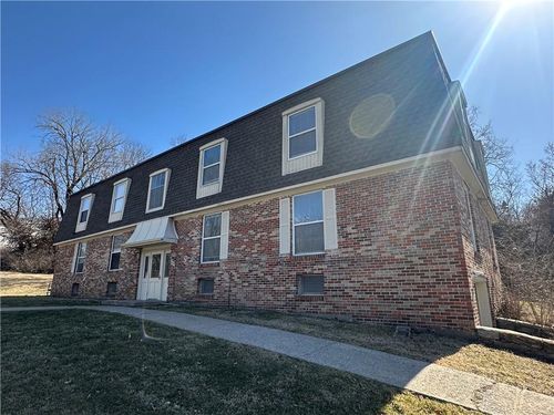 8725 Countryshire Ln, Kansas City, MO, 64138-1290 | Card Image