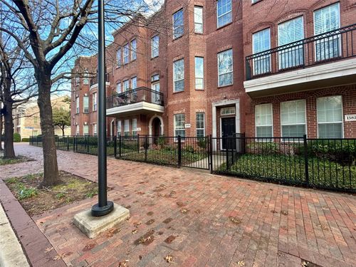 15826 Quorum Dr, Addison, TX, 75001-3342 | Card Image