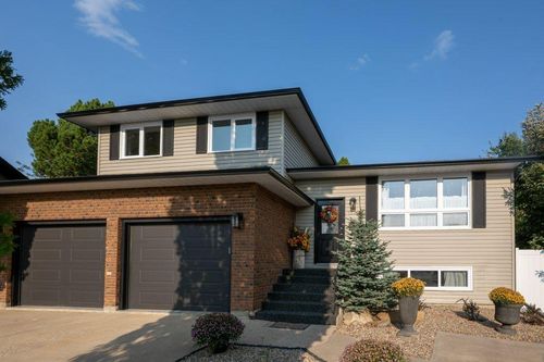 1249 25 St Se, Medicine Hat, AB, T1B1W1 | Card Image