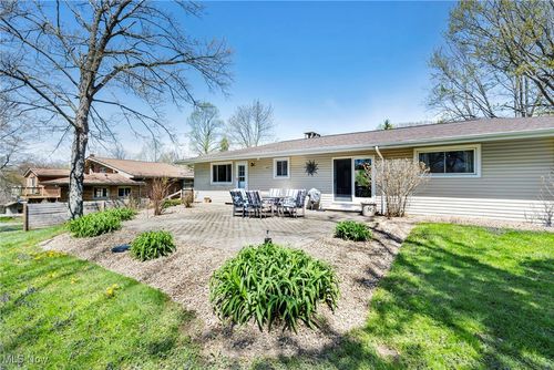 7438 Briar Hill Dr, Kirtland, OH, 44094-9425 | Card Image