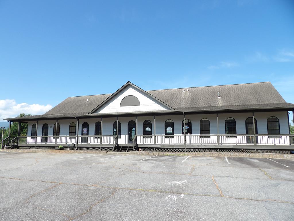 325 Big Sky Dr, Hiawassee, GA 30546