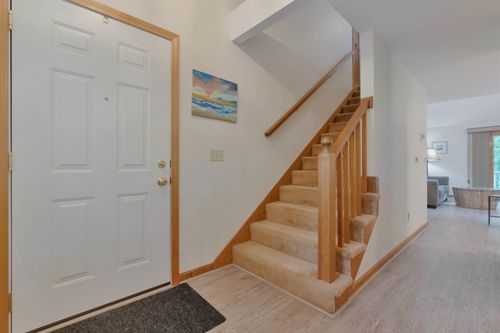 76 Glengarry Dr, Stratham, NH, 03885-2152 | Card Image