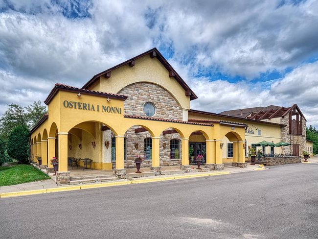 Easy access to great restaurants! | Image 41