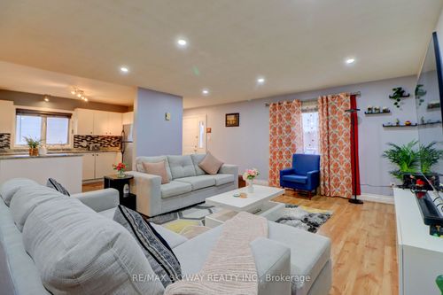 282B Brock St W, Uxbridge, ON, L9P1G1 | Card Image