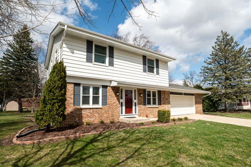 132 W Juniper Dr, Grafton, WI, 53024-2234 | Card Image