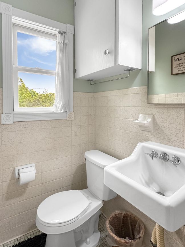 Upper 1/2 bathroom | Image 25