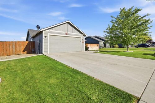 5813 Robert Wayne Dr, Pasco, WA, 99301-5278 | Card Image