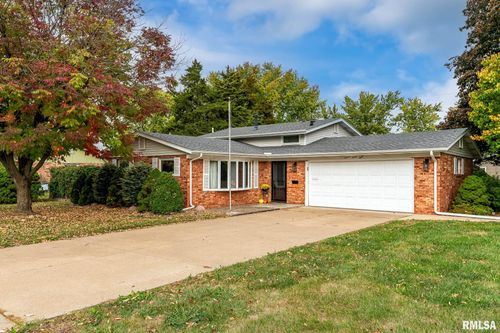 1138 Fairlane Dr, Bettendorf, IA, 52722-3651 | Card Image