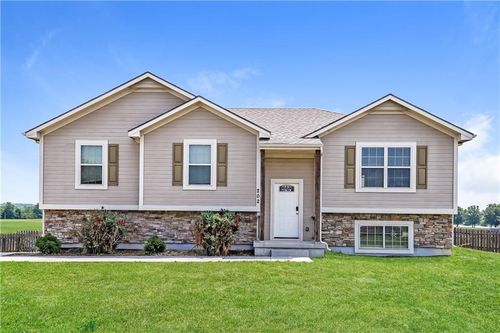 202 Golfview Dr, Pleasant Hill, MO, 64080-1014 | Card Image