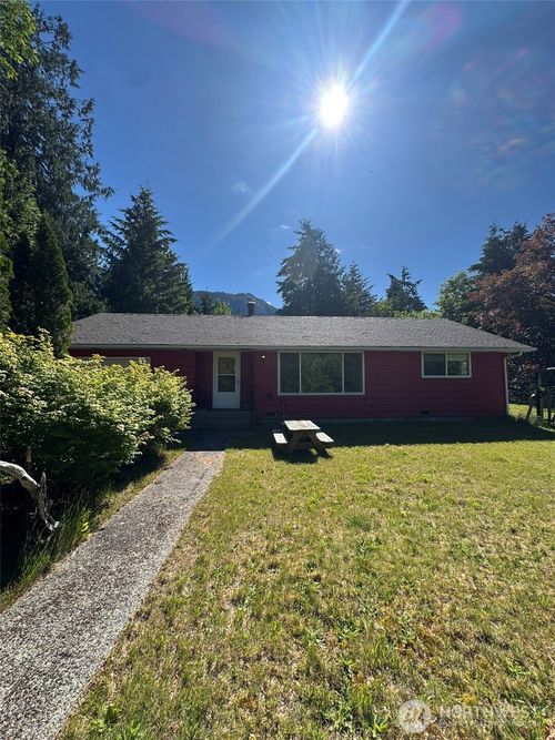 660 Commercial Ave, Darrington, WA, 98241-7710 | Card Image