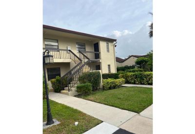 F - 8535 Casa Del Lago, Condo with 2 bedrooms, 2 bathrooms and null parking in Boca Raton FL | Image 2